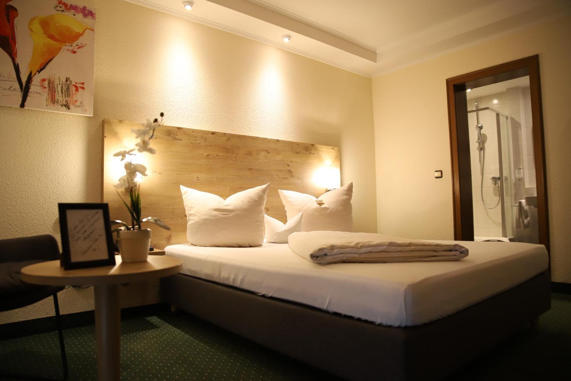 Hotel Zur Isar Plattling Buitenkant foto