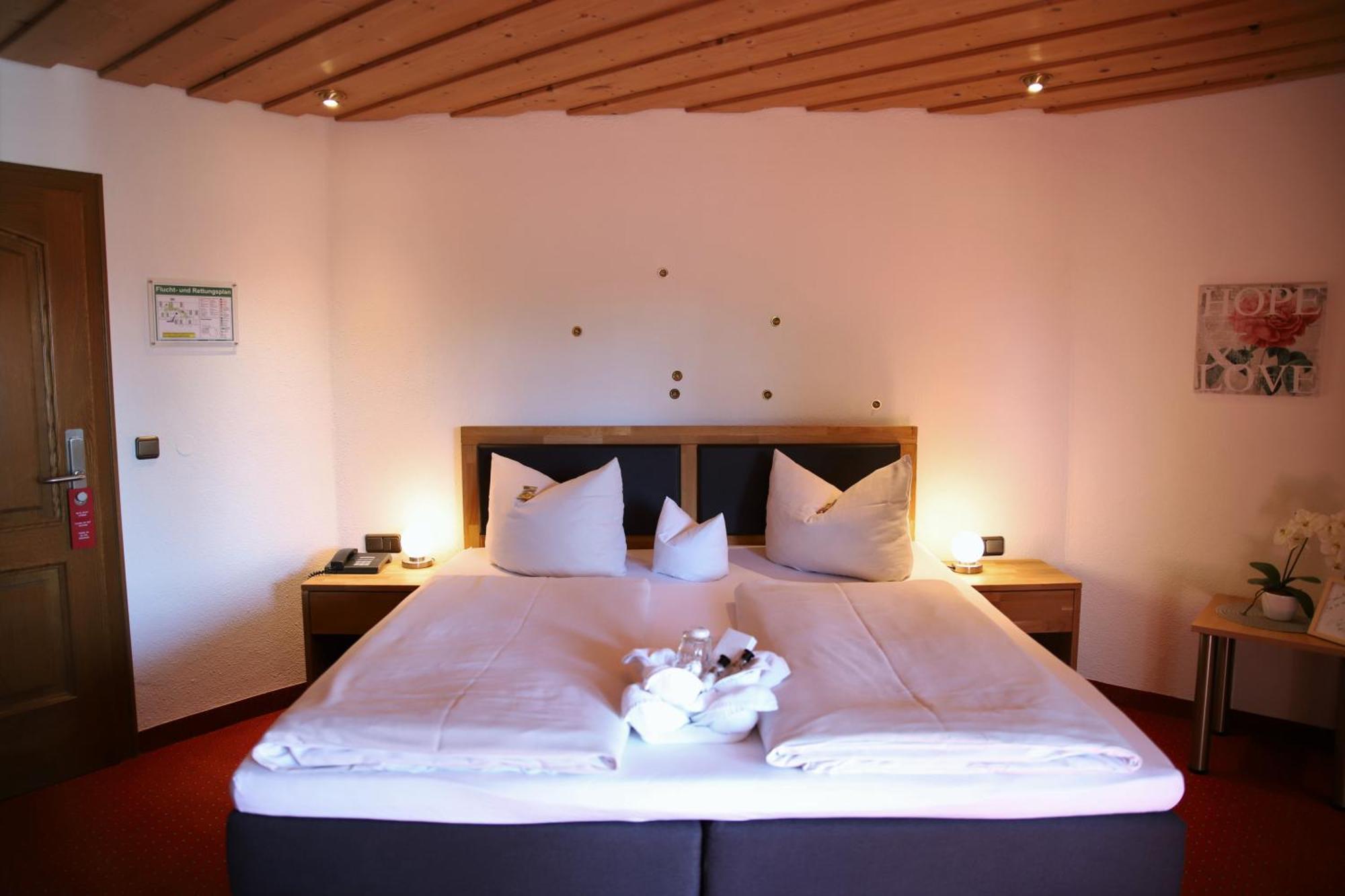Hotel Zur Isar Plattling Buitenkant foto